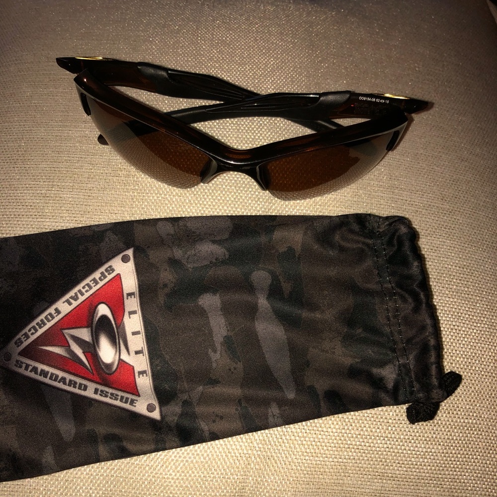 Men’s Oakley Sun Glasses